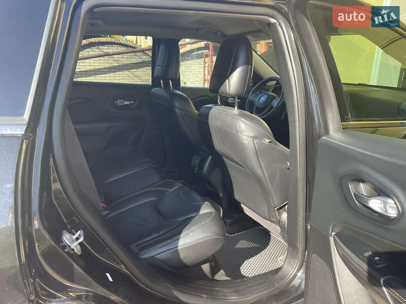 Внедорожник / Кроссовер Jeep Cherokee 2015 в Хмельницком
