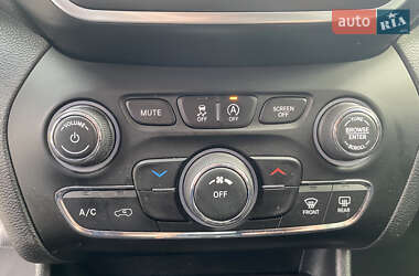 Внедорожник / Кроссовер Jeep Cherokee 2018 в 