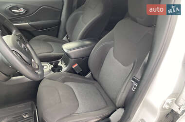 Внедорожник / Кроссовер Jeep Cherokee 2018 в 
