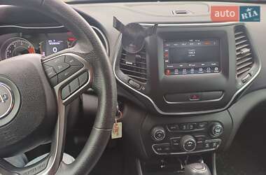 Внедорожник / Кроссовер Jeep Cherokee 2019 в 