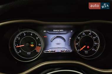 Внедорожник / Кроссовер Jeep Cherokee 2014 в 