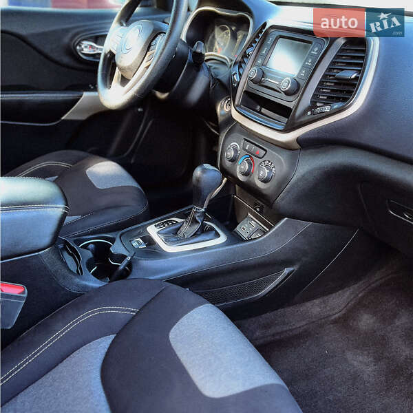 Внедорожник / Кроссовер Jeep Cherokee 2017 в Николаеве