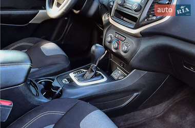 Внедорожник / Кроссовер Jeep Cherokee 2017 в 