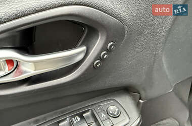 Внедорожник / Кроссовер Jeep Cherokee 2014 в 