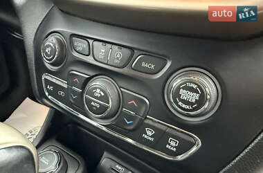 Внедорожник / Кроссовер Jeep Cherokee 2014 в 