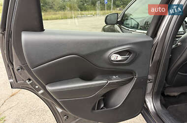 Внедорожник / Кроссовер Jeep Cherokee 2014 в 