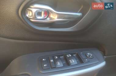 Внедорожник / Кроссовер Jeep Cherokee 2017 в 