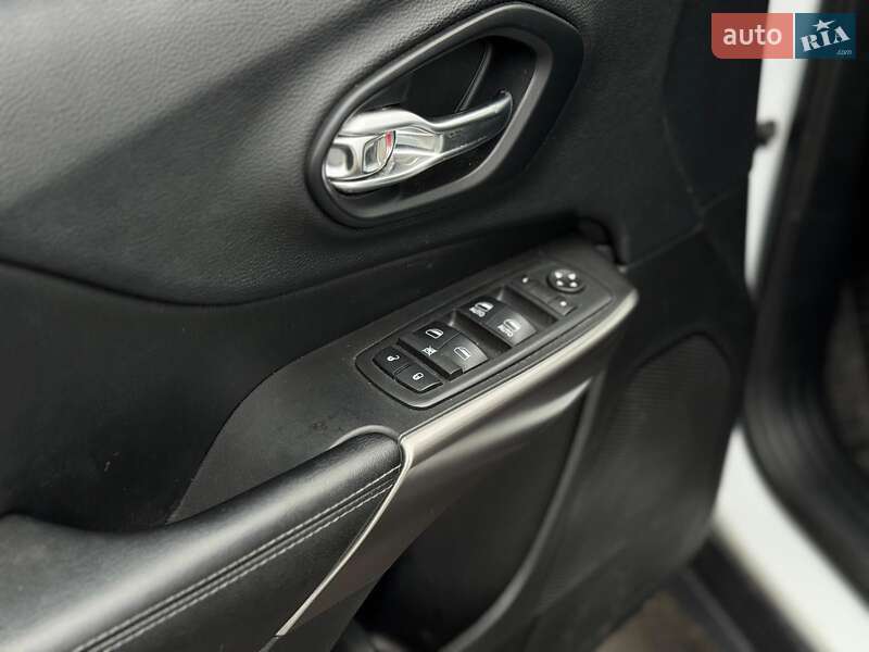 Внедорожник / Кроссовер Jeep Cherokee 2018 в Киеве фото 20 Внедорожник / Кроссовер Jeep Cherokee 2018 в Киеве