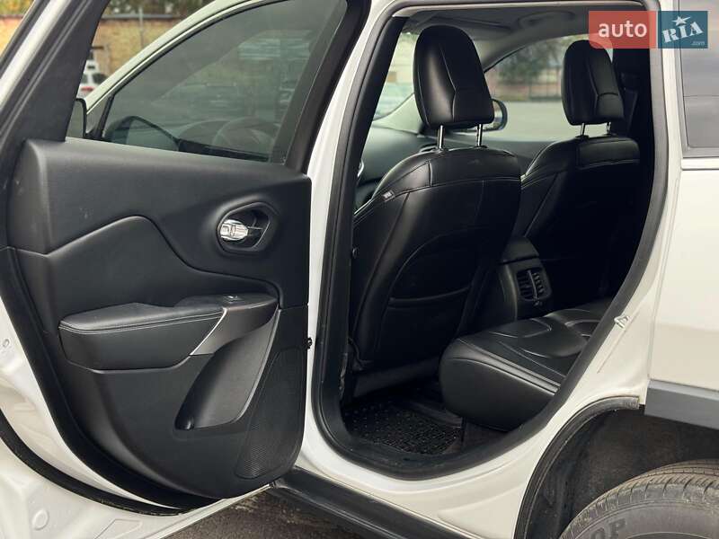 Внедорожник / Кроссовер Jeep Cherokee 2018 в Киеве фото 35 Внедорожник / Кроссовер Jeep Cherokee 2018 в Киеве