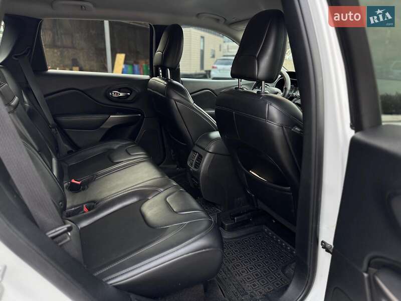Внедорожник / Кроссовер Jeep Cherokee 2018 в Киеве фото 44 Внедорожник / Кроссовер Jeep Cherokee 2018 в Киеве