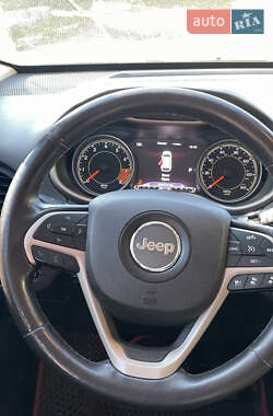 Внедорожник / Кроссовер Jeep Cherokee 2014 в 