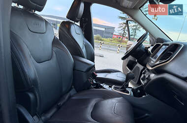 Позашляховик / Кросовер Jeep Cherokee 2015 в 