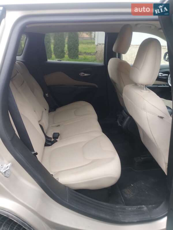 Внедорожник / Кроссовер Jeep Cherokee 2015 в Шумске