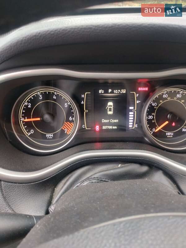 Внедорожник / Кроссовер Jeep Cherokee 2015 в Шумске