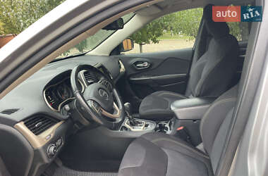 Внедорожник / Кроссовер Jeep Cherokee 2014 в 