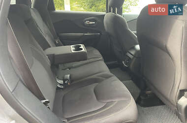 Внедорожник / Кроссовер Jeep Cherokee 2014 в 