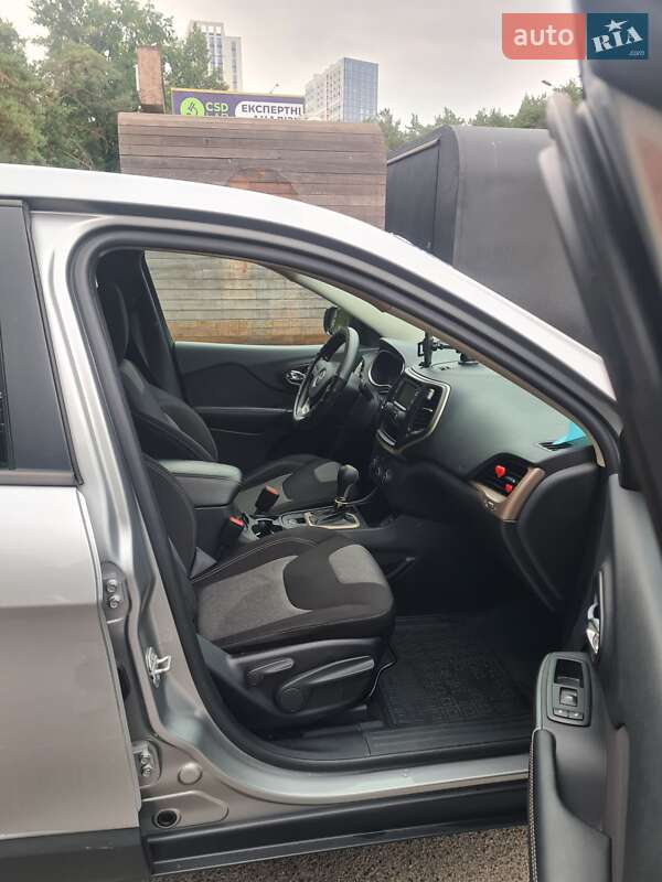 Внедорожник / Кроссовер Jeep Cherokee 2014 в Киеве фото 14 Внедорожник / Кроссовер Jeep Cherokee 2014 в Киеве