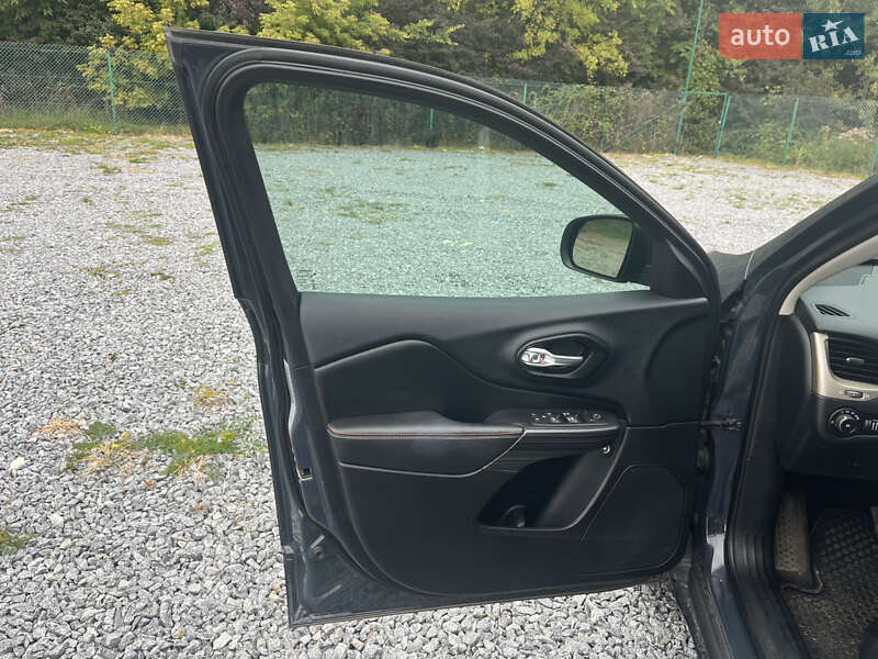 Позашляховик / Кросовер Jeep Cherokee 2016 в Львові