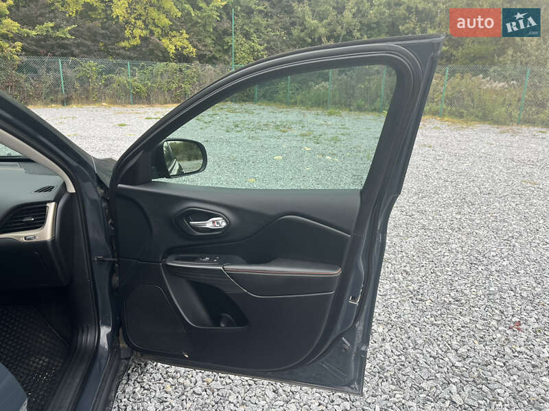 Позашляховик / Кросовер Jeep Cherokee 2016 в Львові