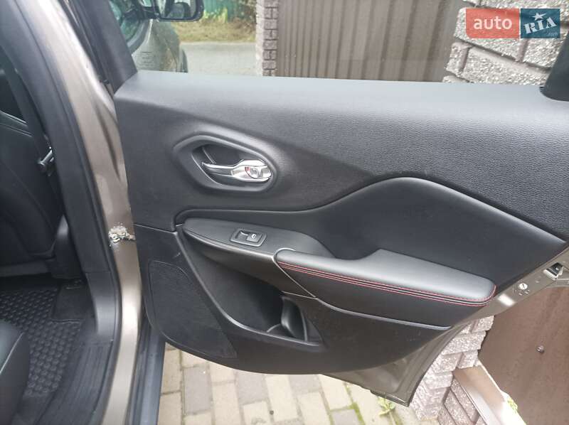 Позашляховик / Кросовер Jeep Cherokee 2020 в Гостомелі фото 18 Позашляховик / Кросовер Jeep Cherokee 2020 в Гостомелі