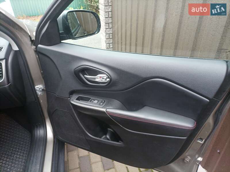 Позашляховик / Кросовер Jeep Cherokee 2020 в Гостомелі фото 20 Позашляховик / Кросовер Jeep Cherokee 2020 в Гостомелі