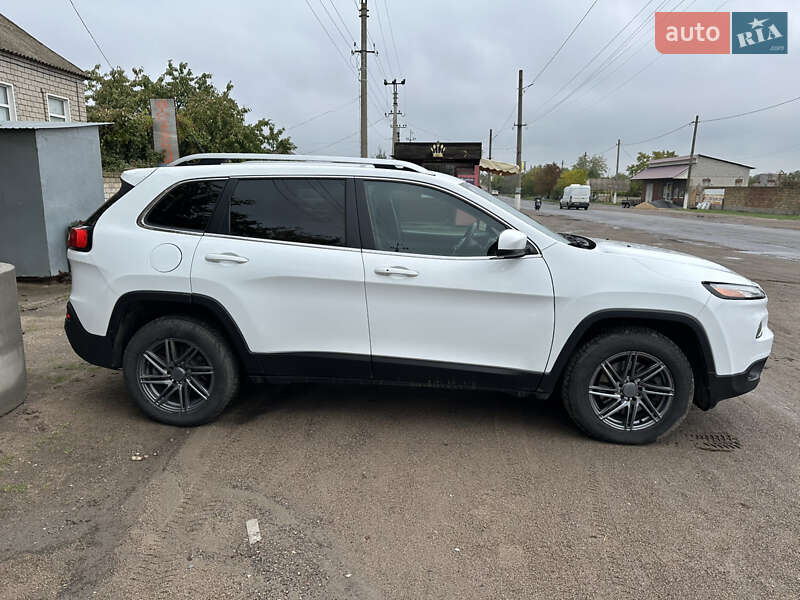 Внедорожник / Кроссовер Jeep Cherokee 2015 в Александровке
