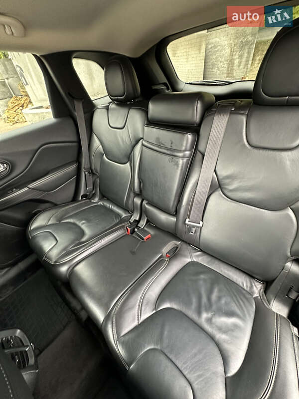 Внедорожник / Кроссовер Jeep Cherokee 2015 в Александровке