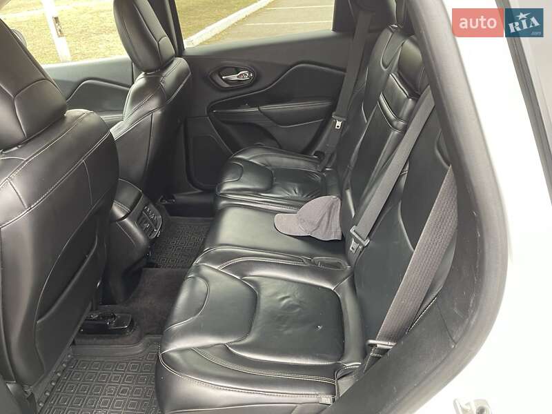 Позашляховик / Кросовер Jeep Cherokee 2016 в Кременчуці фото 9 Позашляховик / Кросовер Jeep Cherokee 2016 в Кременчуці
