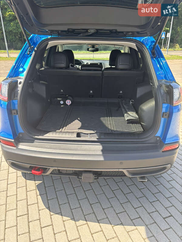 Внедорожник / Кроссовер Jeep Cherokee 2019 в Львове