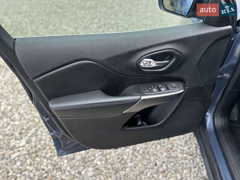 Внедорожник / Кроссовер Jeep Cherokee 2019 в Ивано-Франковске