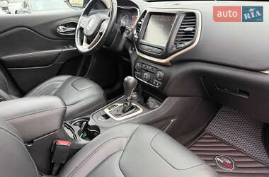 Внедорожник / Кроссовер Jeep Cherokee 2015 в 