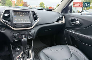 Внедорожник / Кроссовер Jeep Cherokee 2015 в 
