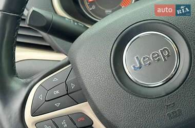 Внедорожник / Кроссовер Jeep Cherokee 2015 в 