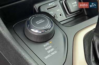 Внедорожник / Кроссовер Jeep Cherokee 2015 в 