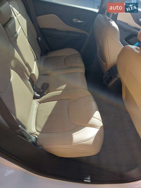 Внедорожник / Кроссовер Jeep Cherokee 2014 в Звягеле