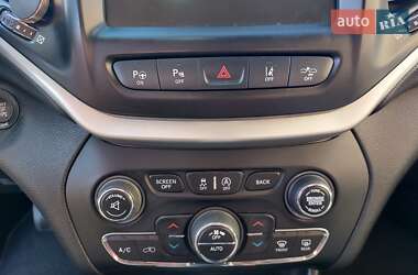 Позашляховик / Кросовер Jeep Cherokee 2014 в  фото 16 Позашляховик / Кросовер Jeep Cherokee 2014 в