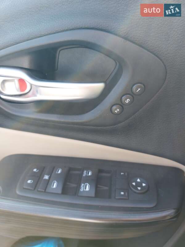 Внедорожник / Кроссовер Jeep Cherokee 2014 в Звягеле