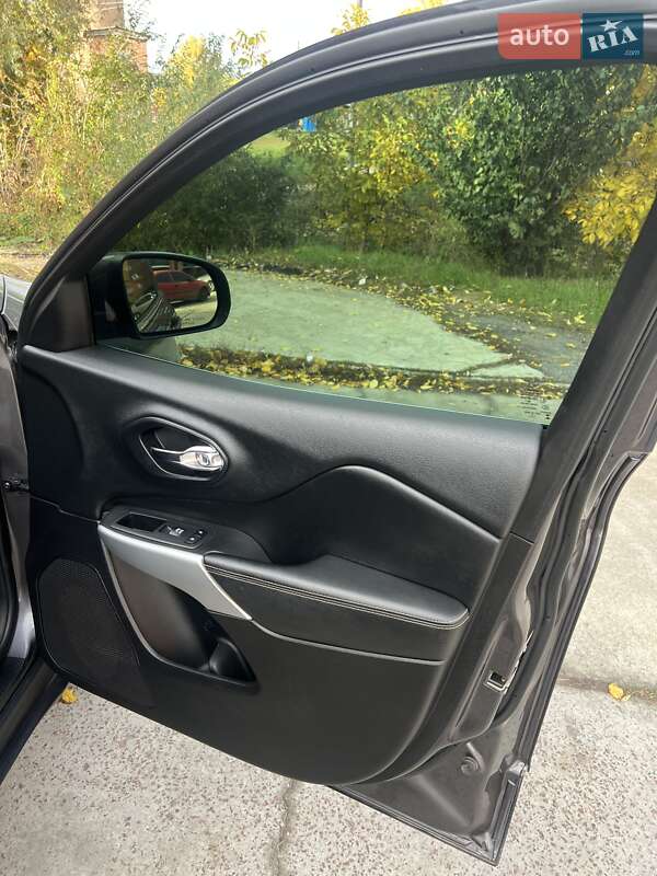 Позашляховик / Кросовер Jeep Cherokee 2017 в Броварах фото 15 Позашляховик / Кросовер Jeep Cherokee 2017 в Броварах