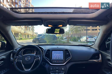 Внедорожник / Кроссовер Jeep Cherokee 2016 в 