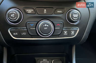 Внедорожник / Кроссовер Jeep Cherokee 2016 в 