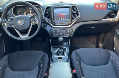 Внедорожник / Кроссовер Jeep Cherokee 2016 в 