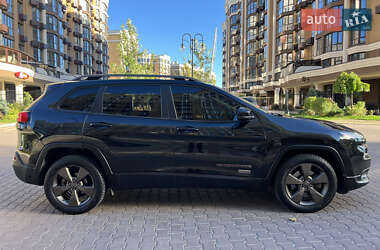Внедорожник / Кроссовер Jeep Cherokee 2016 в 