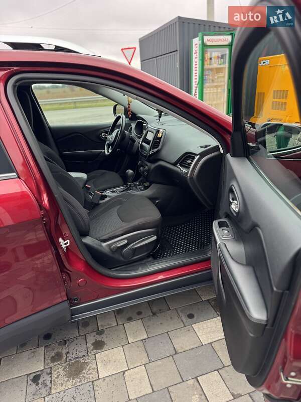 Позашляховик / Кросовер Jeep Cherokee 2019 в Полтаві фото 9 Позашляховик / Кросовер Jeep Cherokee 2019 в Полтаві