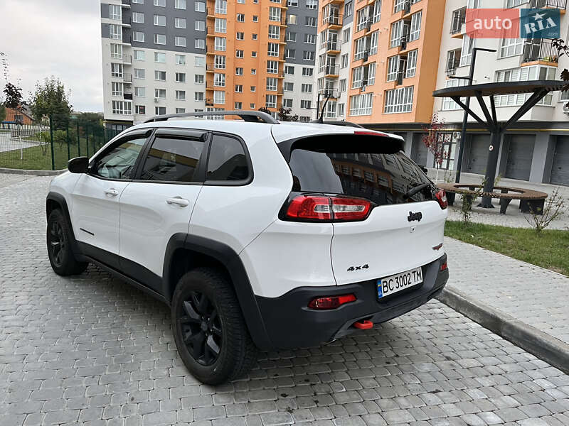 Внедорожник / Кроссовер Jeep Cherokee 2016 в Виннице