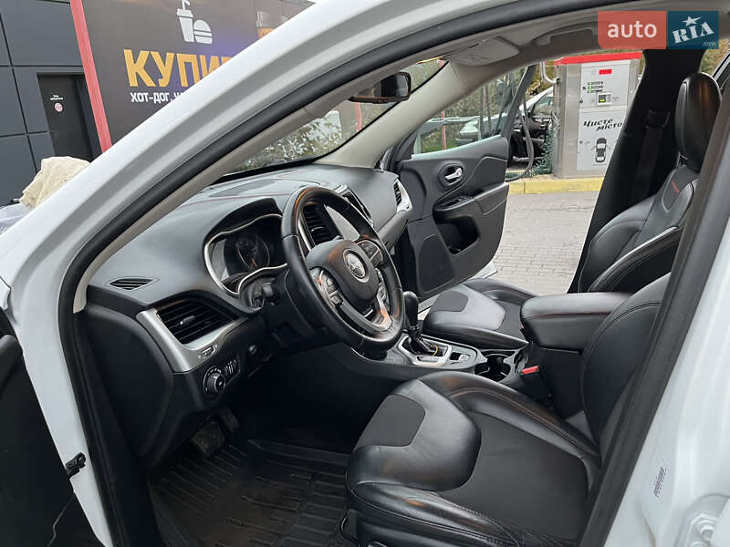 Внедорожник / Кроссовер Jeep Cherokee 2016 в Виннице