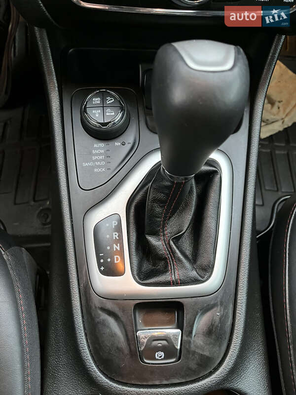 Внедорожник / Кроссовер Jeep Cherokee 2016 в Виннице