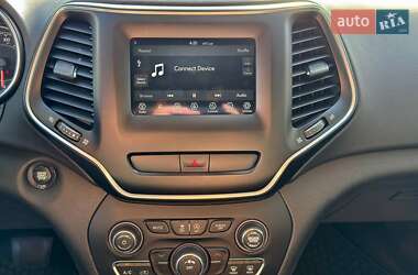 Внедорожник / Кроссовер Jeep Cherokee 2018 в 
