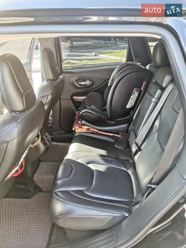 Позашляховик / Кросовер Jeep Cherokee 2017 в Полтаві фото 6 Позашляховик / Кросовер Jeep Cherokee 2017 в Полтаві