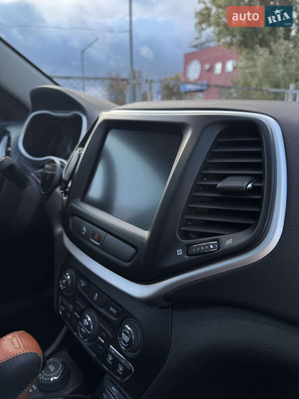 Внедорожник / Кроссовер Jeep Cherokee 2017 в Чернигове