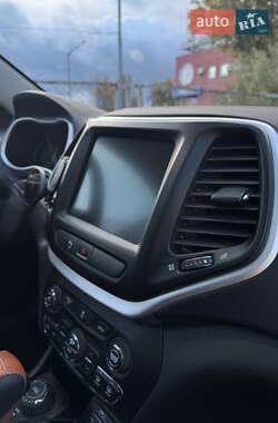 Внедорожник / Кроссовер Jeep Cherokee 2017 в 